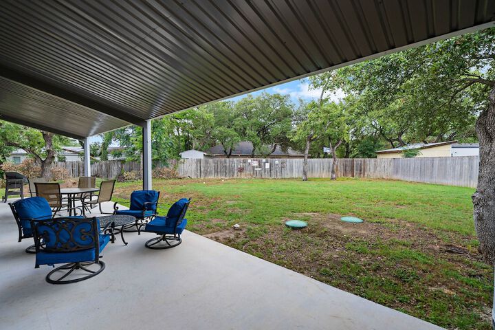 Peaceful Cottage w / Grill Mins to Lake Travis