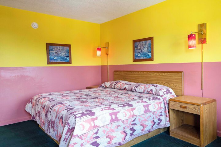 Room 13 of 26