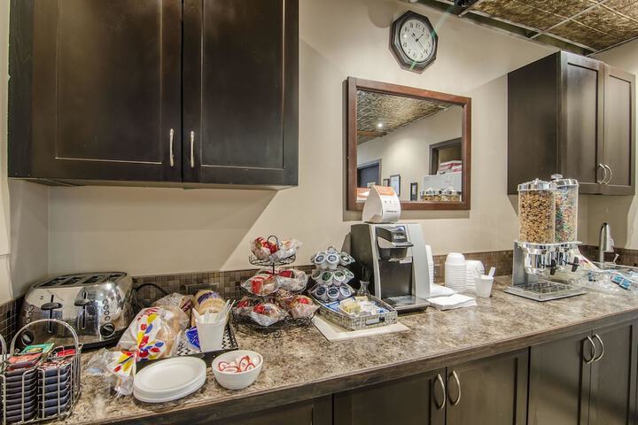 Breakfast/Coffee Service 40 of 67