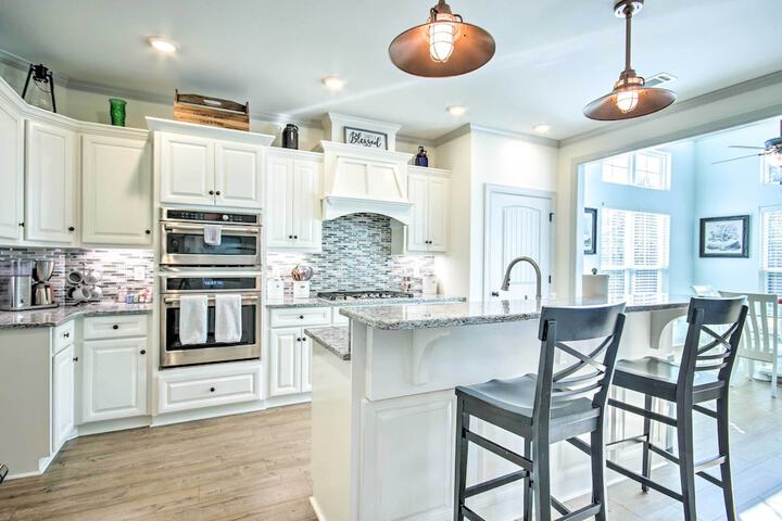 North Augusta Getaway w / Large Deck & Yard
