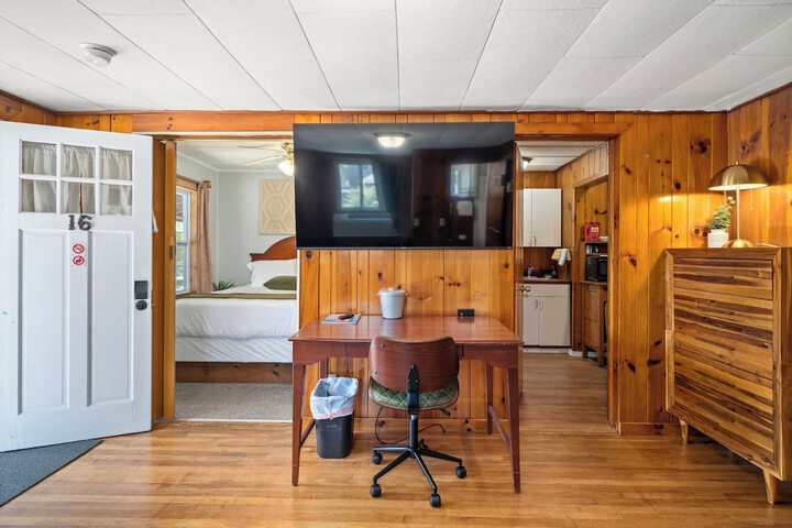 CedarWood Inn