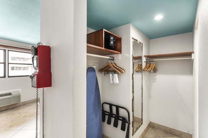 Room 25 of 62