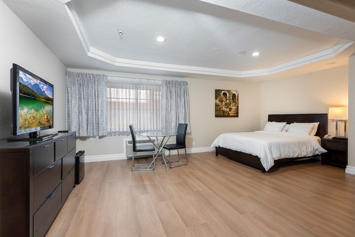 Room 11 of 21