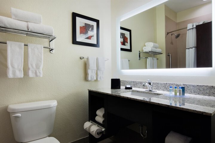 Room 4 of 7