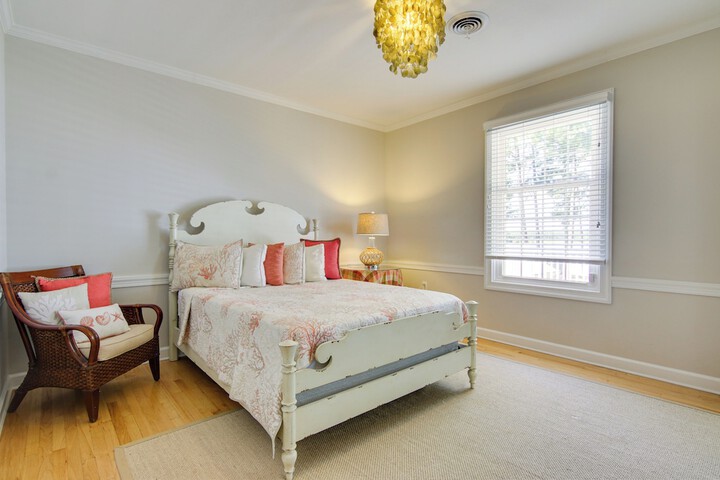 Waterfront Cambridge Gem w / Hot Tub Pool & Dock!