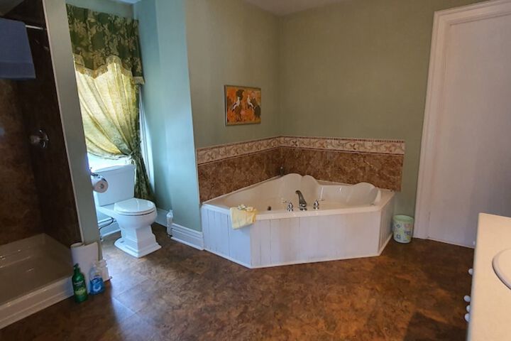 Room 9 of 25