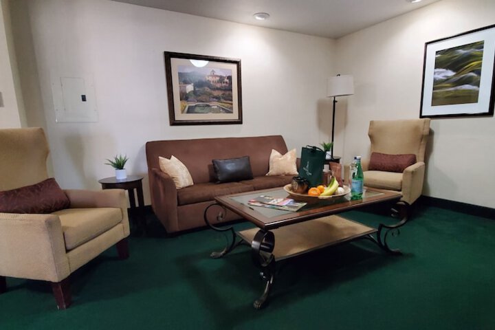 Room 25 of 76
