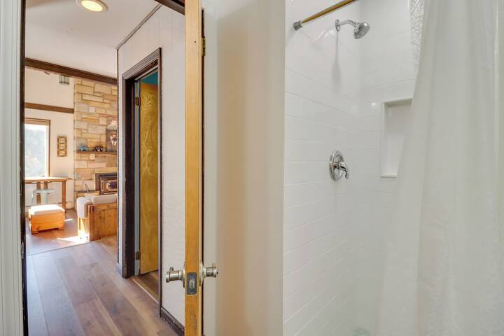 Near Skiing: Lakefront Gem w / Kayaks in Long Pond