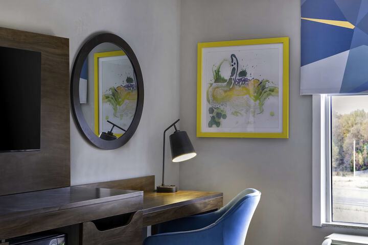Room 13 of 33