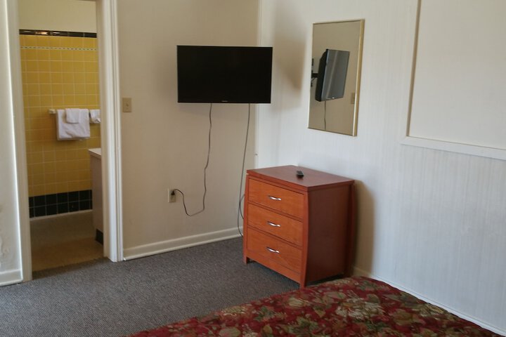 Room 27 of 65