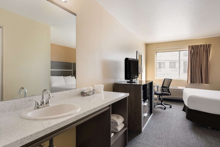 Room 21 of 27