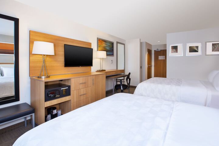 Room 32 of 46