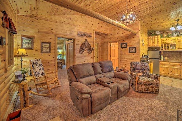 Updated Manistique Log Cabin Yard & Fire Pit