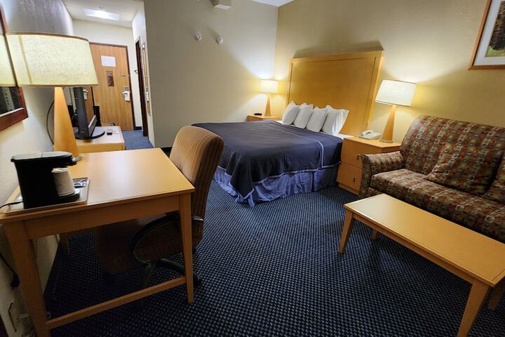Room 25 of 41