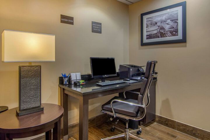 Business Center 33 of 36