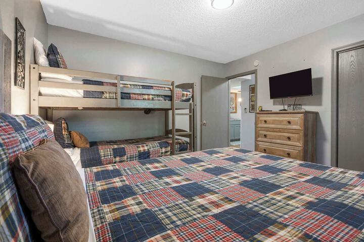 Black Bear Lodge - 1 Mile From Silver Dollar City
