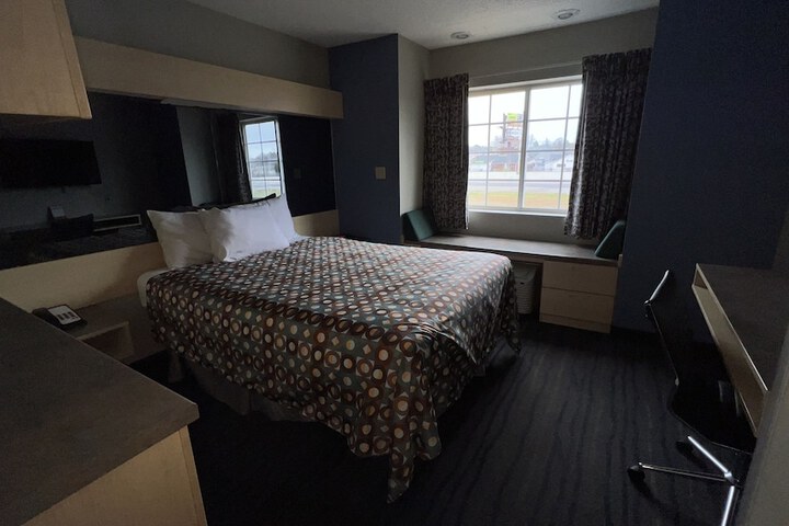 Room 13 of 20