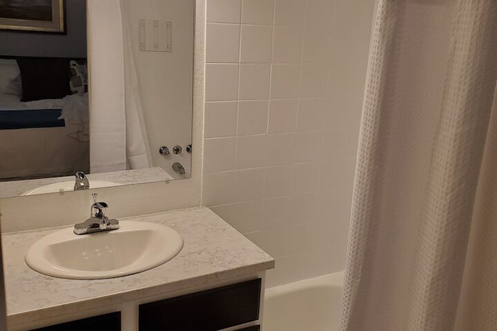 Room 73 of 86