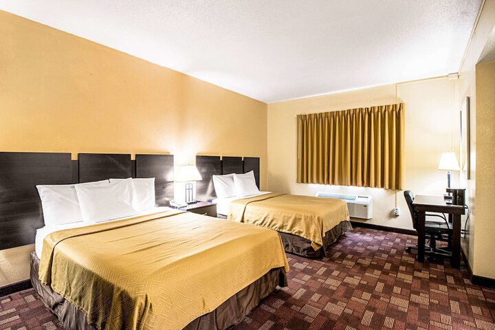 Econo Lodge Watertown