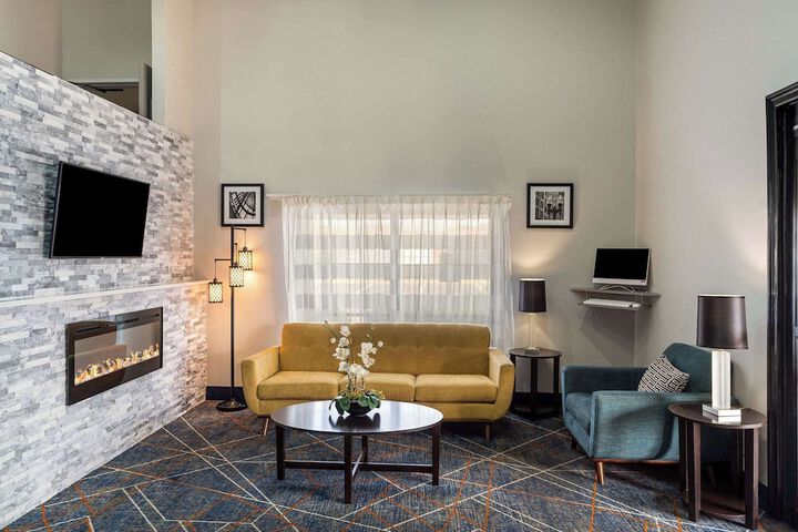 Hotel Interior 9 of 28