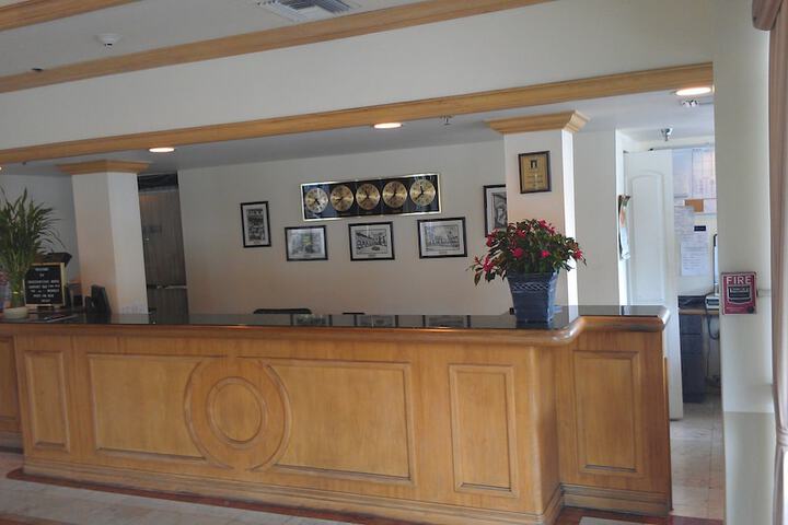 Chateaubleau Hotel