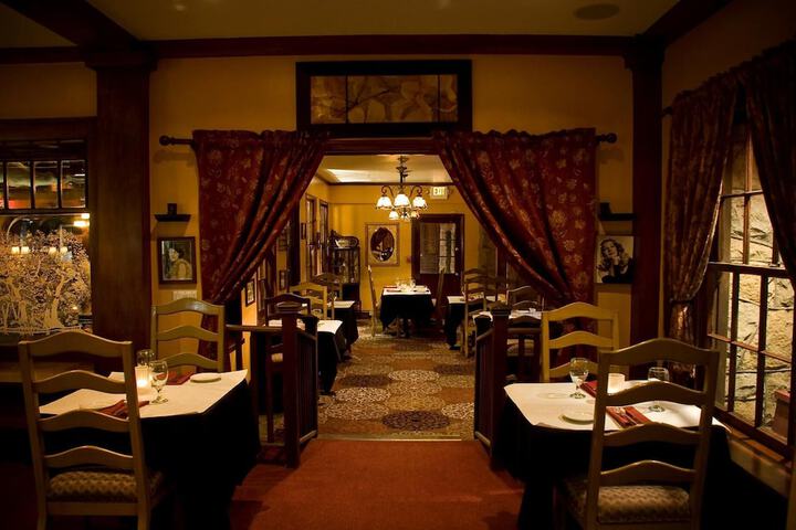 Dining 24 of 27