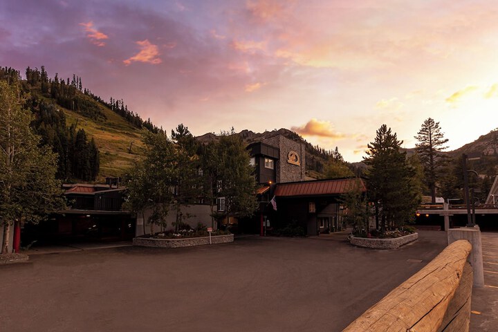Red Wolf Lodge at Olympic Valley