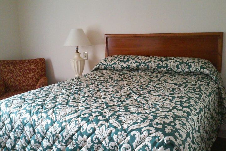Room 4 of 10