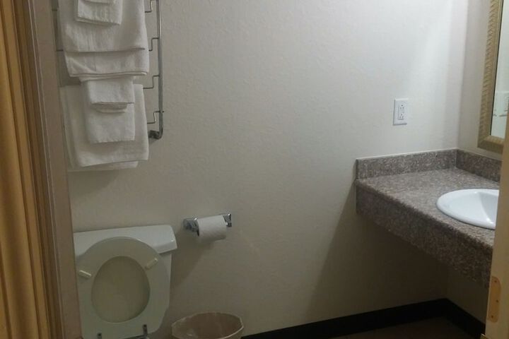 Room 32 of 47