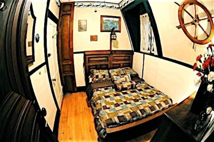 Room 33 of 60