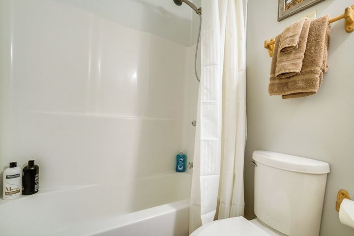 Convenient Kenai Apt - 3 Mi to Beach & Fishing