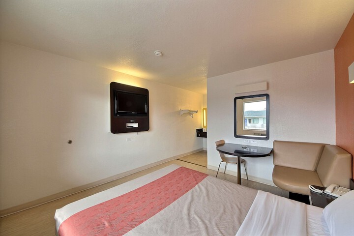 Room 12 of 29