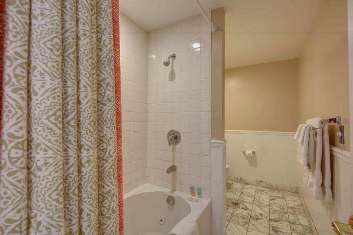 Glenmore Plaza Hotel