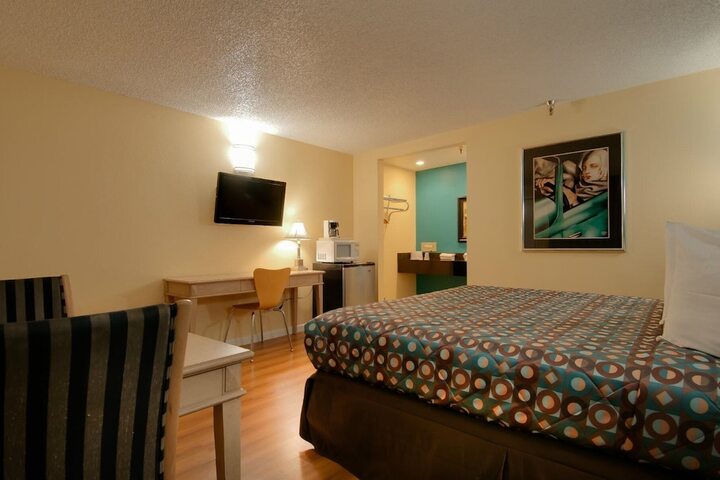 Room 16 of 24
