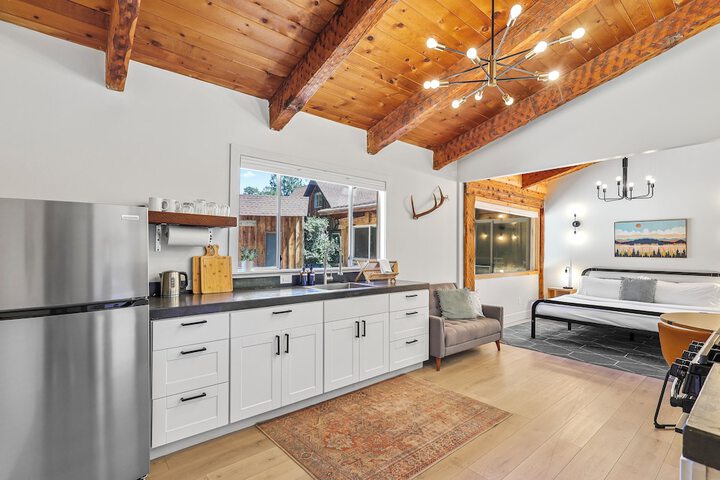 Basecamp Lodge