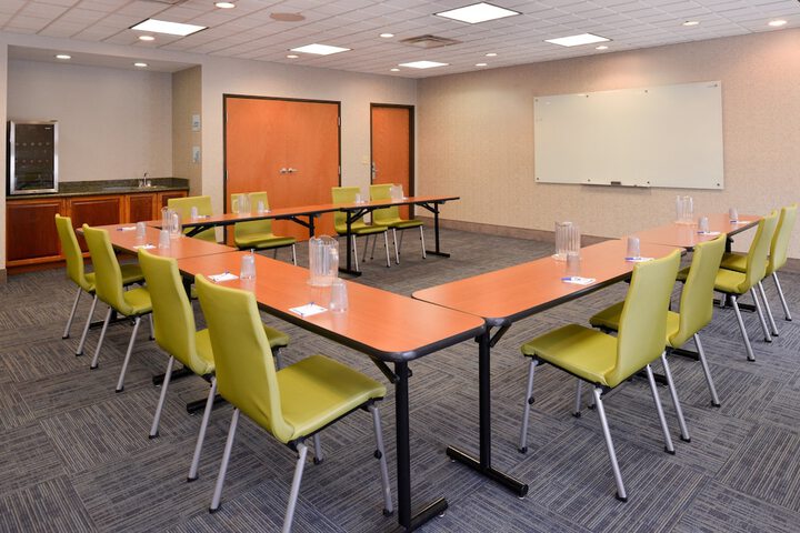 Holiday Inn Express & Suites Parkersburg-Mineral Wells by IHG