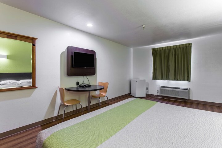 Room 25 of 48