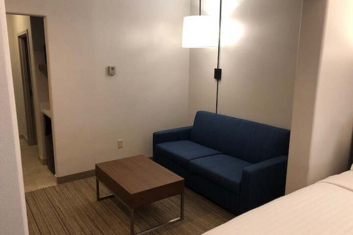 Room 19 of 33