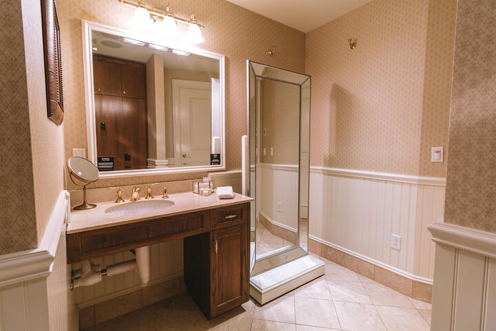 Madison Beach Hotel
