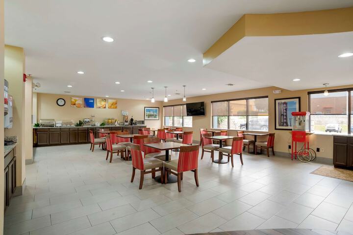 Comfort Suites Fultondale I-65 near I-22