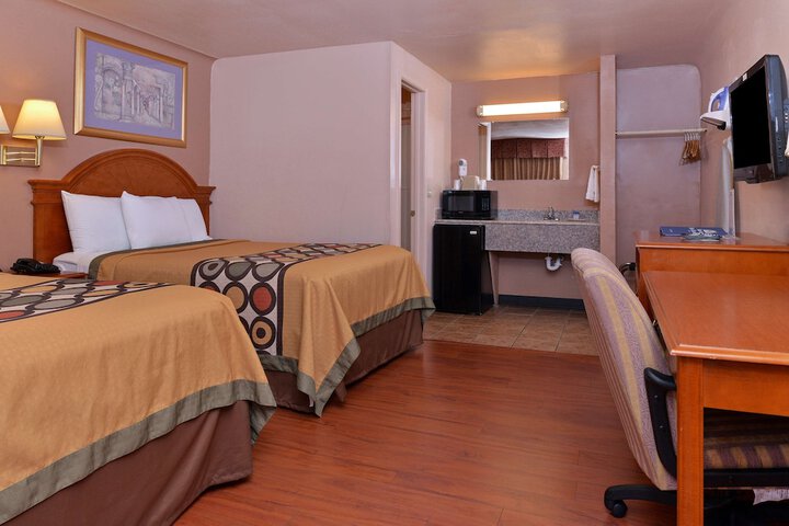 Room 13 of 25