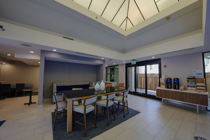 Hotel 5 of 65