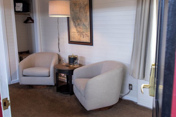Room 6 of 14