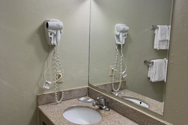 Room 6 of 15