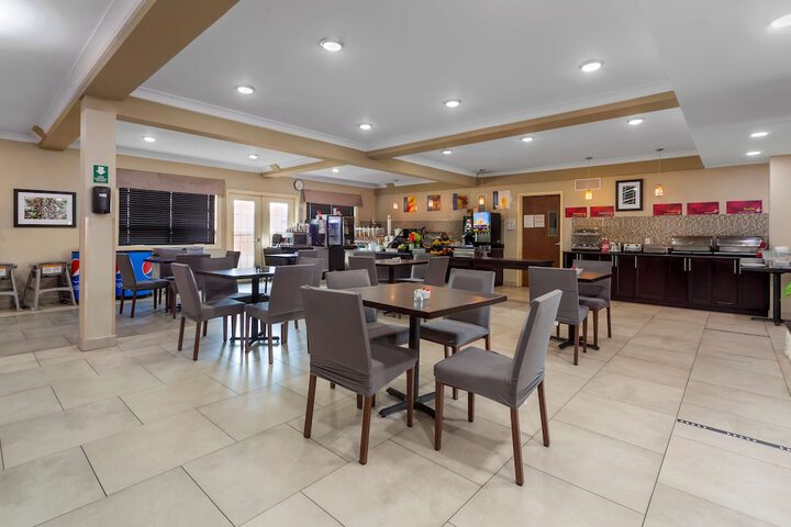Best Western Plus Fort Saskatchewan Inn & Suites