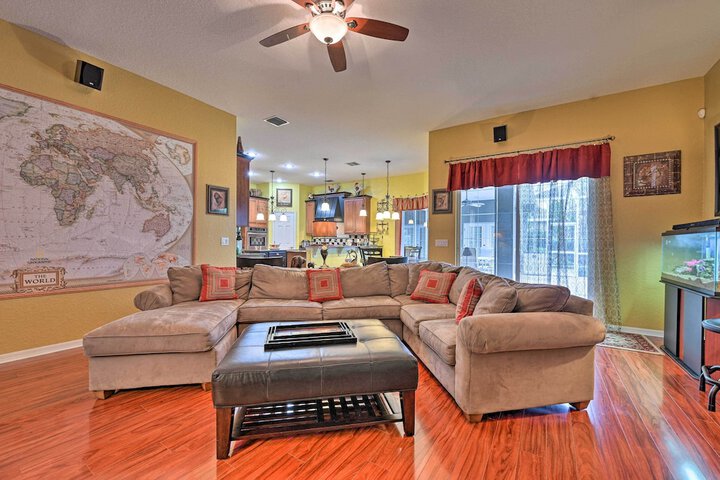 Elegant Valrico Home 15 Mi to Downtown Tampa!