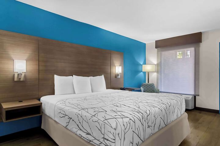 Room 18 of 25