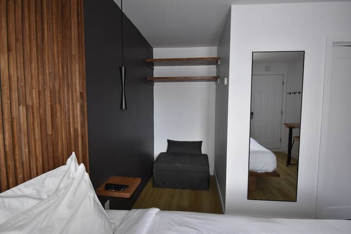 Room 25 of 33