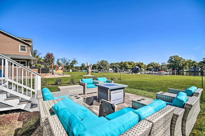 Home on Fox River: Modern Decor Style!