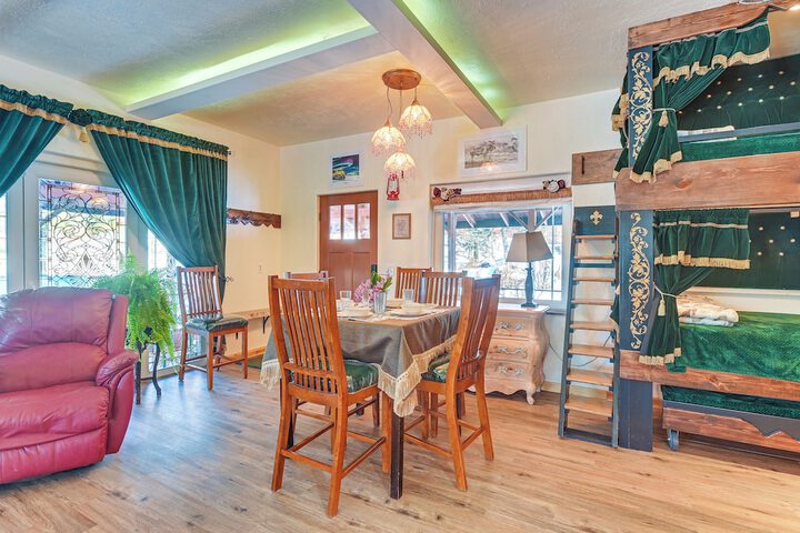 Cozy Kenai Abode w / Private Deck: 5 Mi to Ocean!